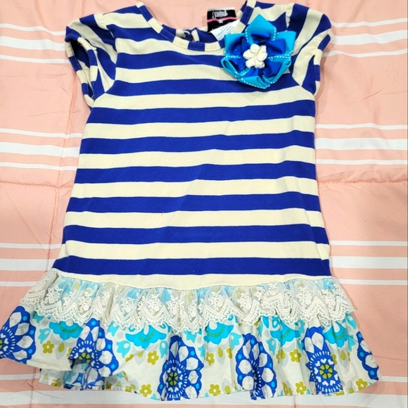 Counting Daisies Other - Counting Daisies blue striped floral top Size 5